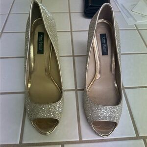 White House Black Market Heels, size 7 1/2, worn maybe 4 times. Good condition.